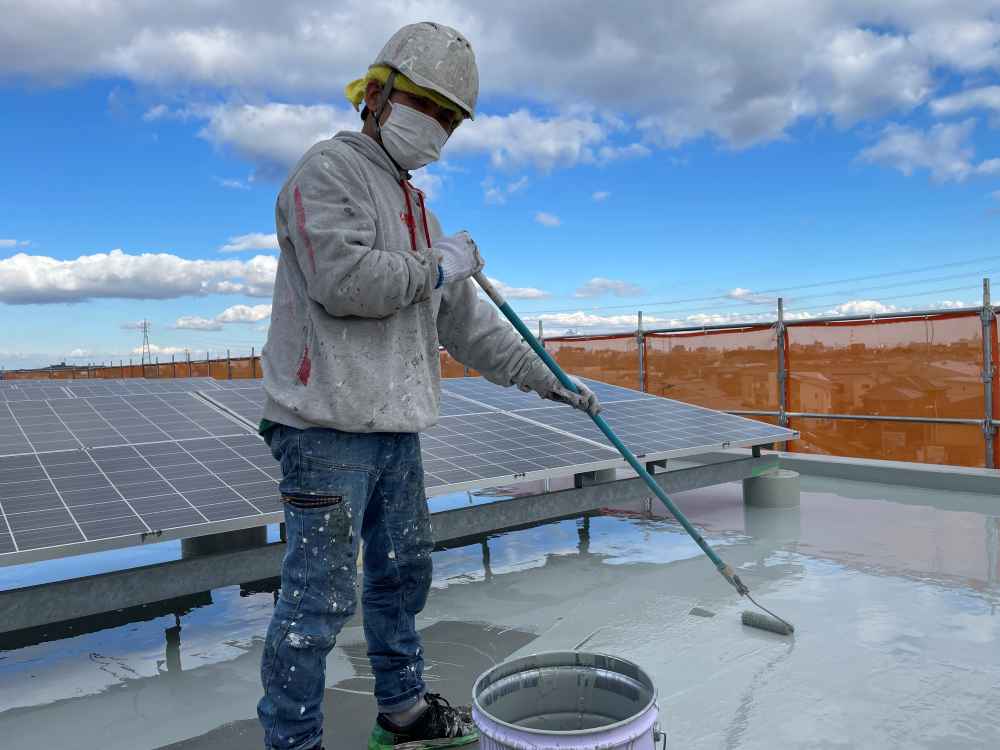 マンションの防水工事は、建物を雨水や湿気から守り、劣化を防ぐために行われる重要なメンテナンスです。